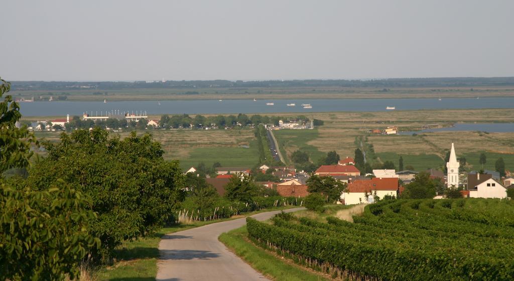 Das Mittelpunkt Mörbisch am See Extérieur photo